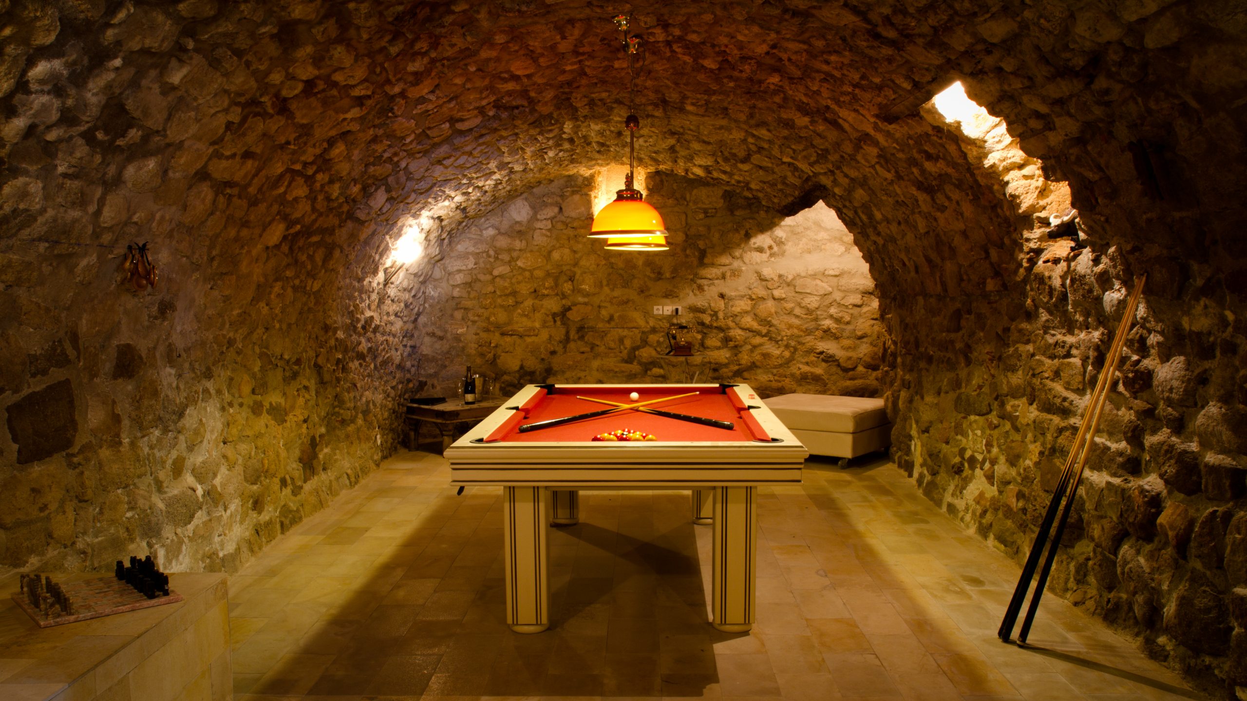 Billard dans cave